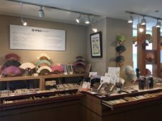扇子と団扇の老舗「伊場仙」 “Ibasen” is a historical fan shop founded in Nihonbashi